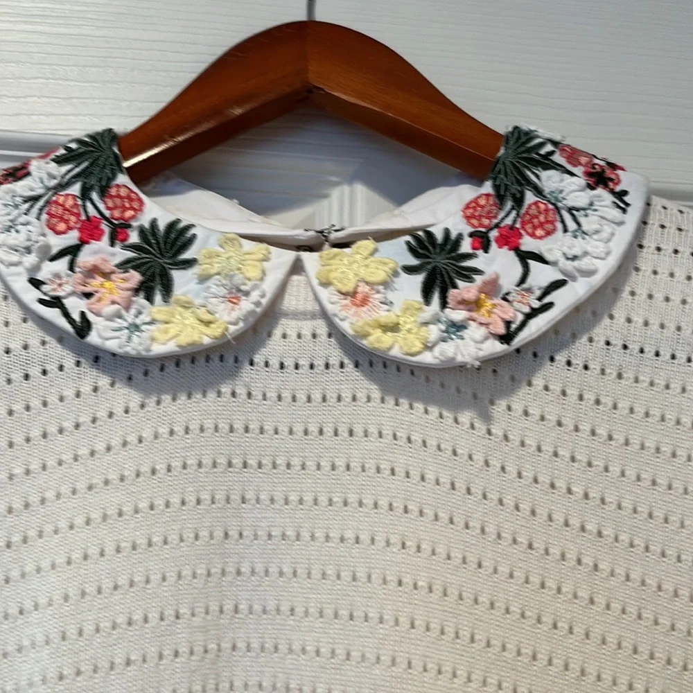 Alice and Olivia size L blouse with accent removable color - Picture 2 of 8